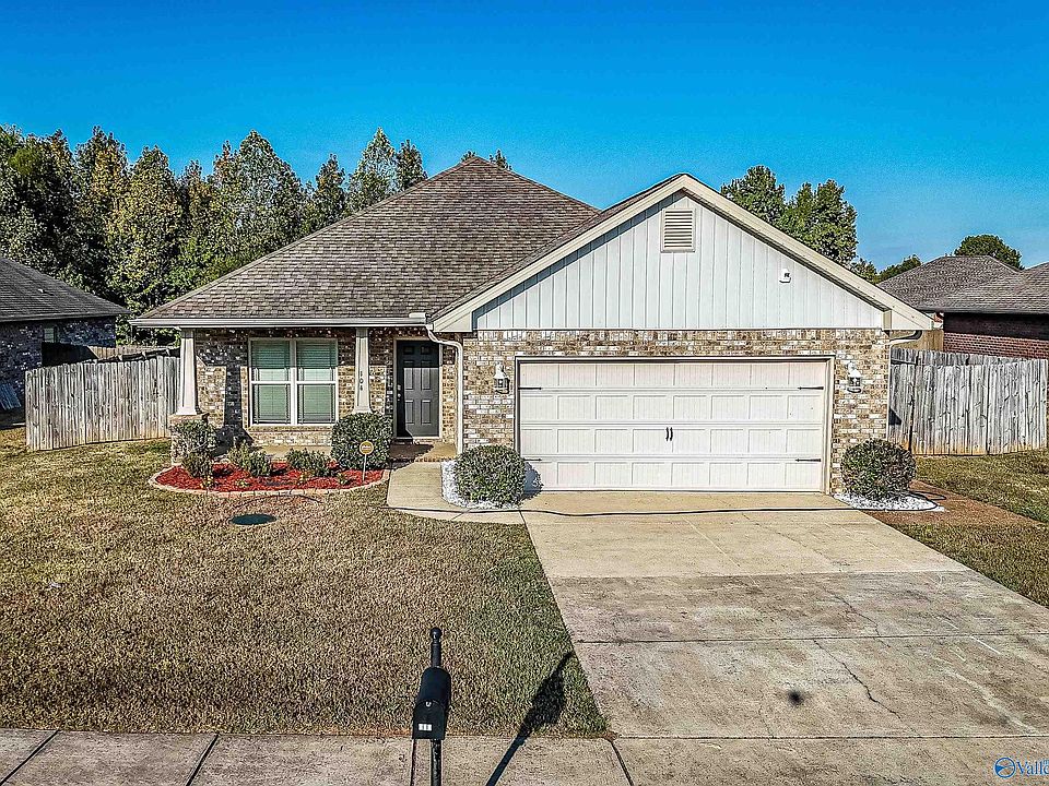 1st image of 104 First Hill Dr