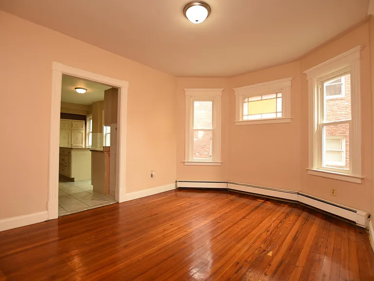 176 Adelaide St #1 — Photo 9