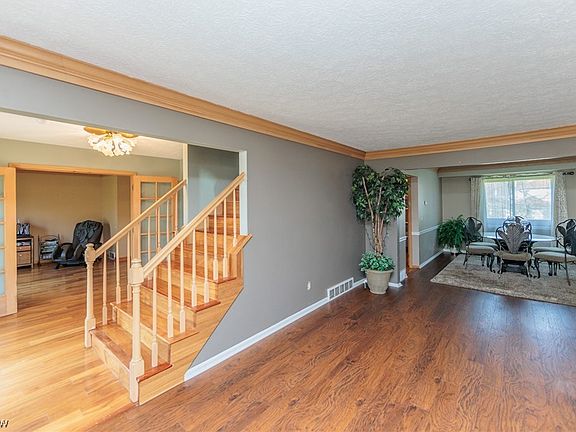 4th image of 17727 Lexington Ln
