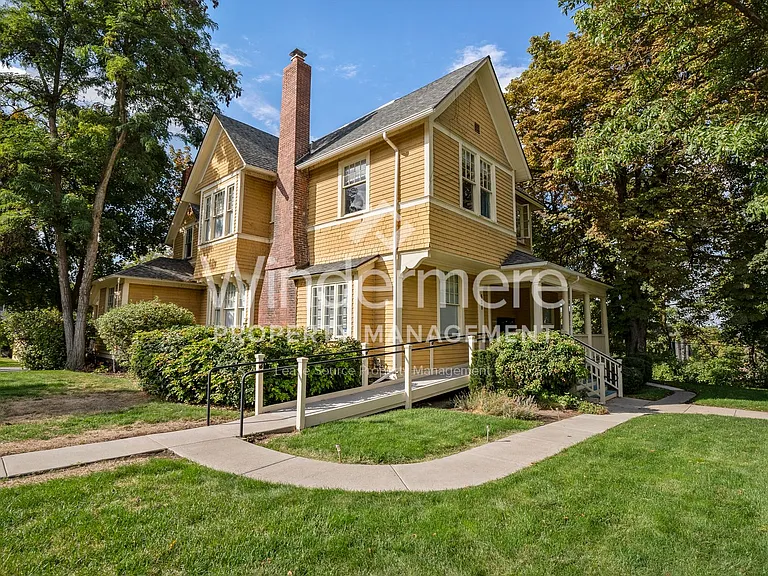 628 S Maple St — Photo 2