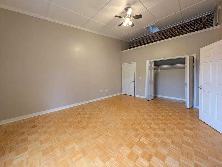 170 E Davis St — Photo 8