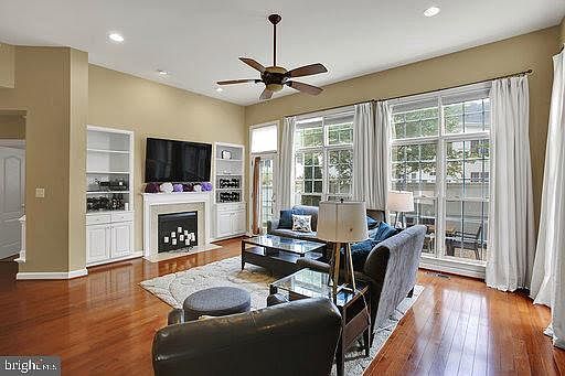 5th image of 704 Banneker Ln