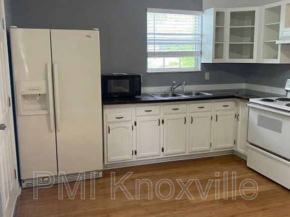 2nd image of 3504 Argyle Dr