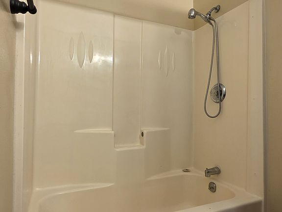 4th image of 112 Main St APT 4