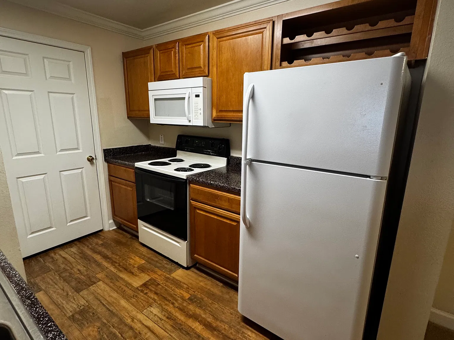 2 bed, 1110 sqft, $1,350 — Photo 2