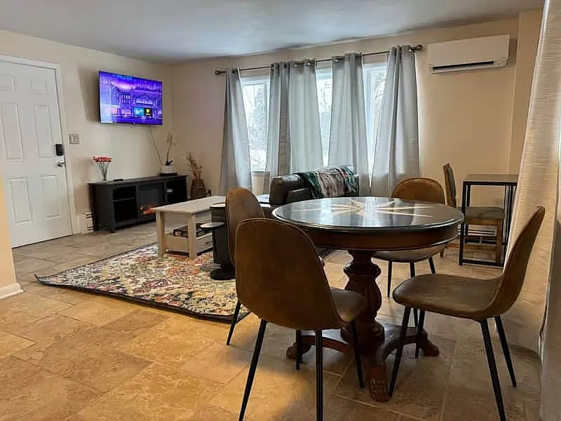 2 bed, 910 sqft, $1,900 — Photo 2
