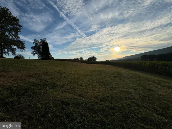 421 Broad St, Hegins, PA 17938