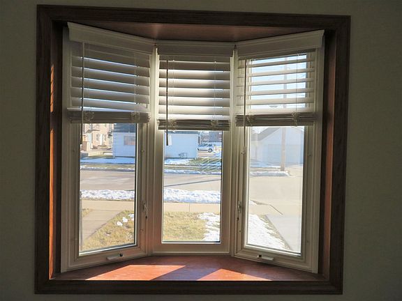 5th image of 120 E McKinley Ave