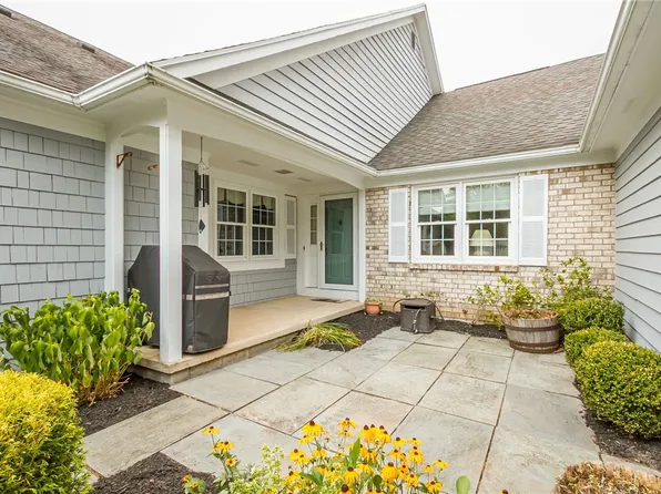 54 Stonington Dr, Pittsford, NY 14534