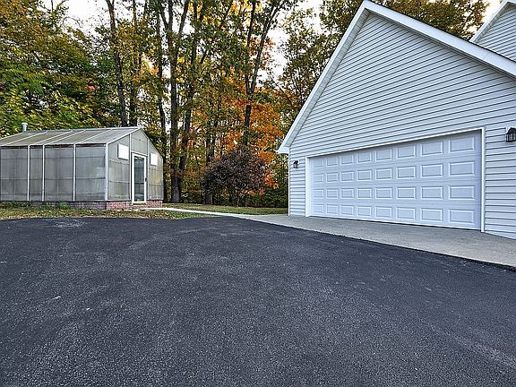 5th image of 132 Woodland Dr
