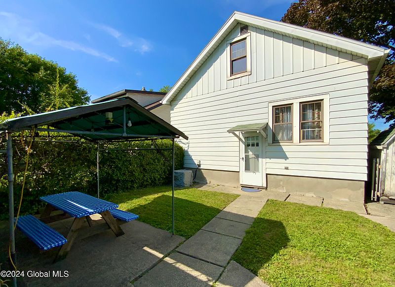 4th image of 278 McCarty Avenue