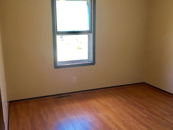 2nd image of 137 Fairgreen Dr