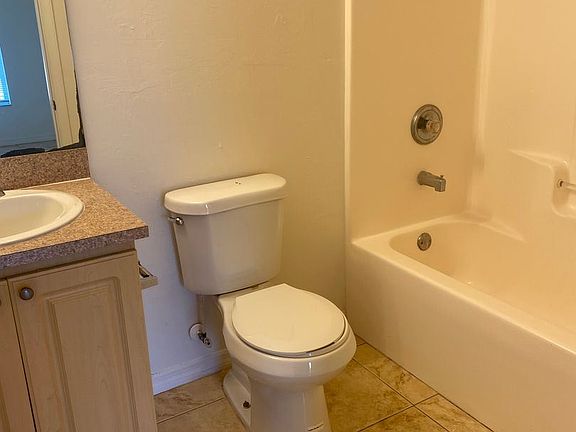 4th image of 4899/4901 Golfview Blvd