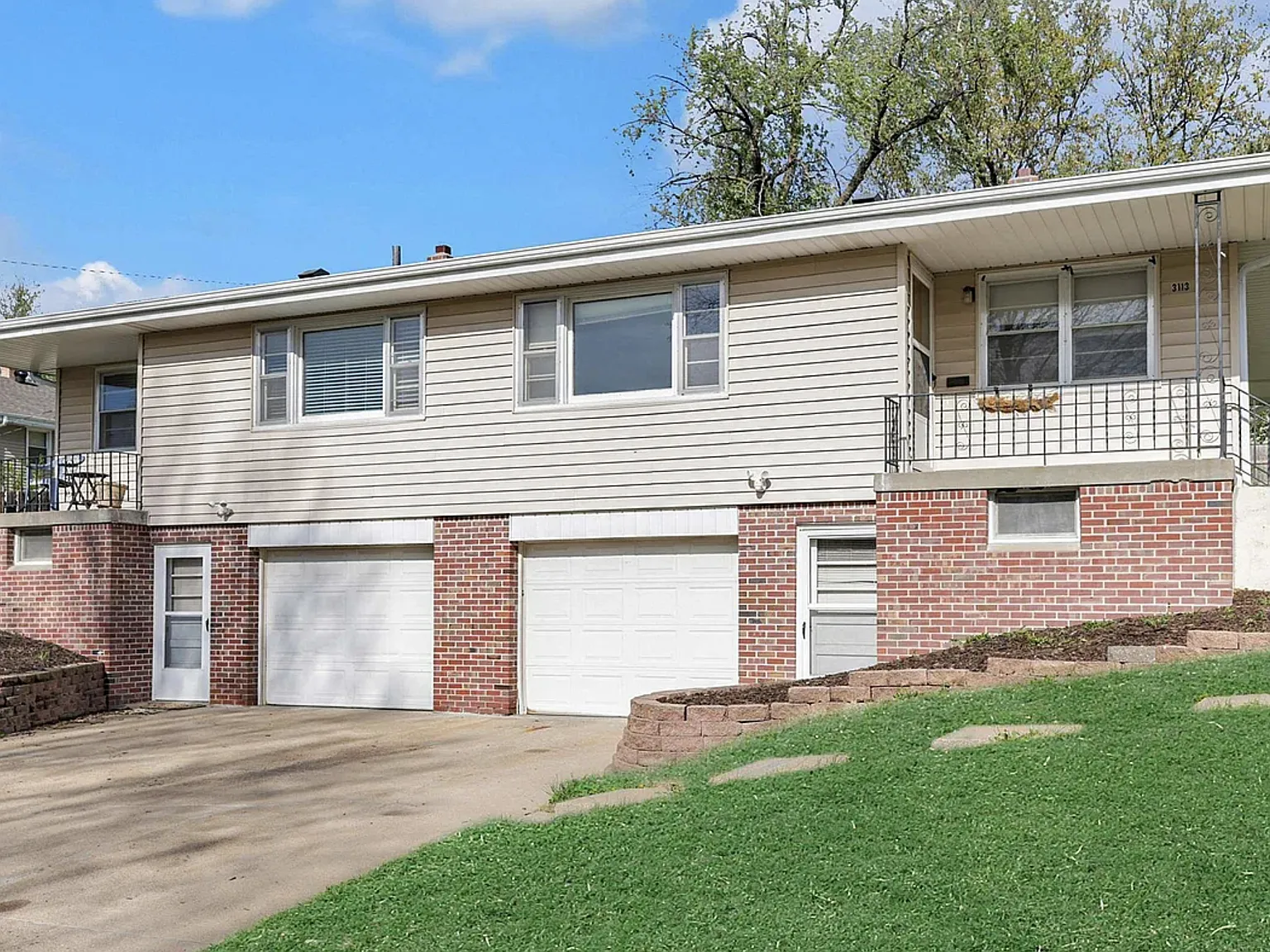 3 bed, 1250 sqft, $1,895 — Photo 2
