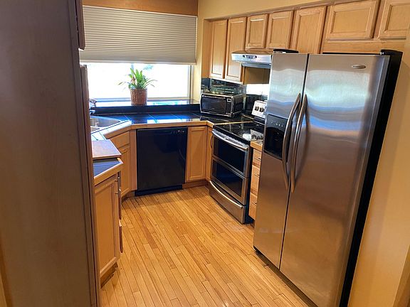 Updated kitchen, with large eat-in bar, lots of smart storage, newer appliances, and wonderful morning sunlight.