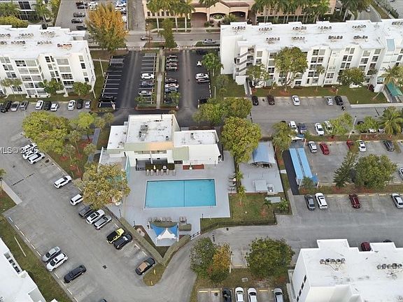 4th image of 200 177th Dr APT 409