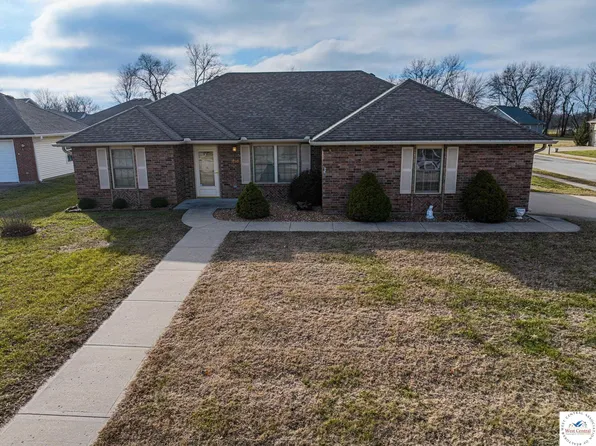 1700 E Kt Cir, Clinton, MO 64735