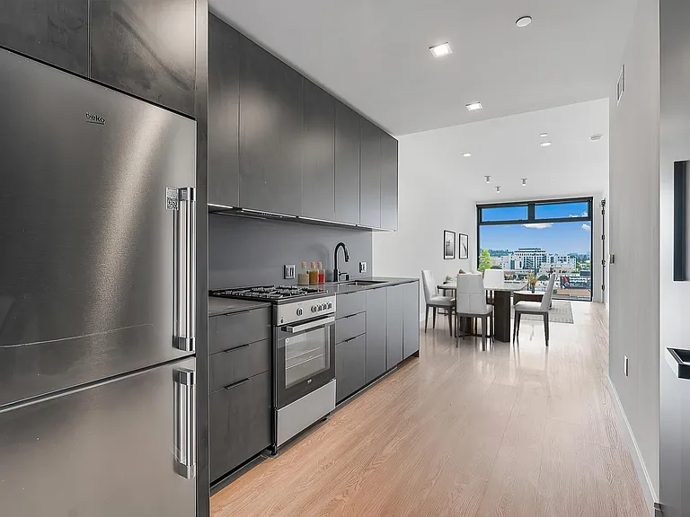 Venue Residences — Photo 55