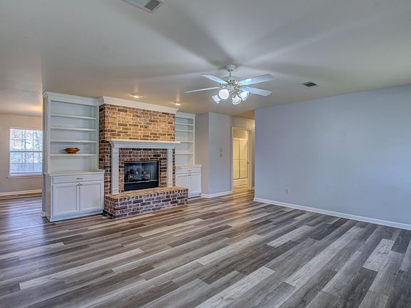3rd image of 67 Emerald Dr
