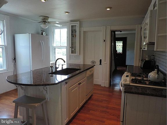 2nd image of 685 W Bel Air Ave