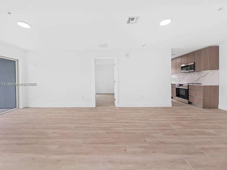 32 NW 14th Ave #3 — Photo 19
