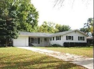 401 N Silverleaf Blvd, Carol Stream, IL 60188