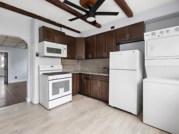 28 East 49th Street image 1 of 13