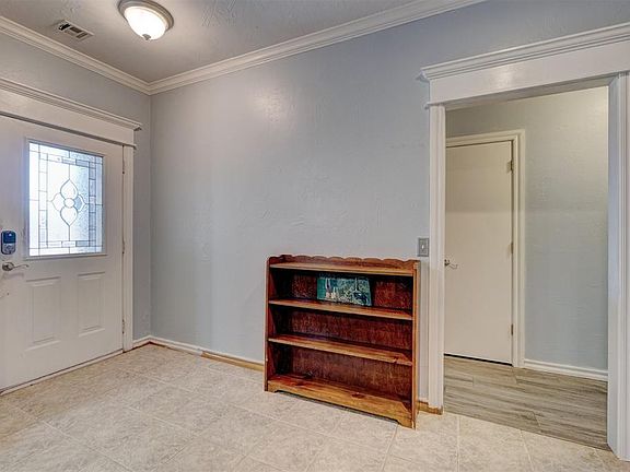 3rd image of 313 N Ponderosa Way