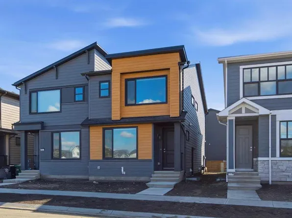 107 NE Royston Way NW, Calgary, AB T3L 0M4