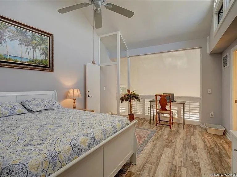 310 NE Golfview Cir #310 — Photo 13