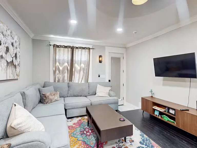 20 N Clinton St — Photo 9