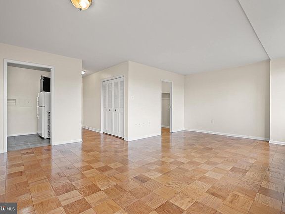 5th image of 10401 Grosvenor Pl APT 708