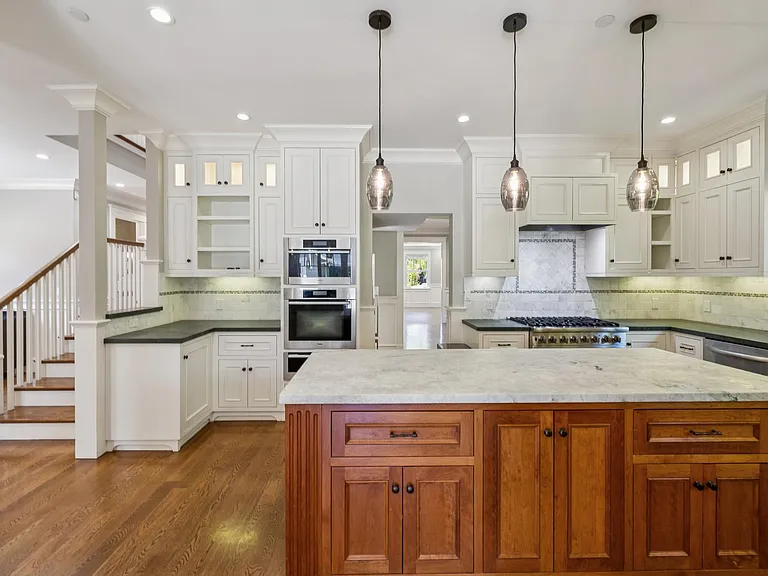 1517 Howard Ave — Photo 17