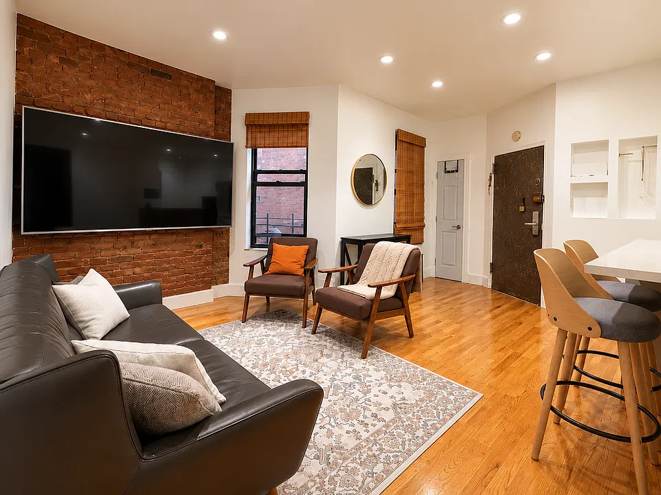 283 E 4th St #4D