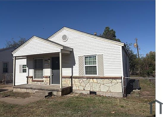 2nd image of 3905 SE 26th St