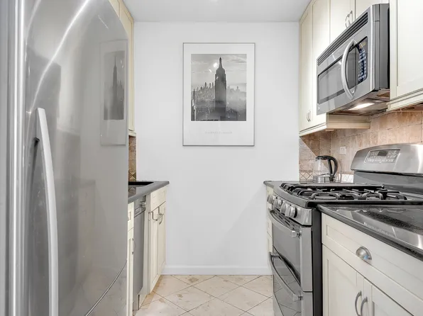 445 East 86th Street 6D image 3 of 10