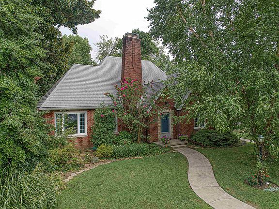 2nd image of 804 S Saint James Blvd