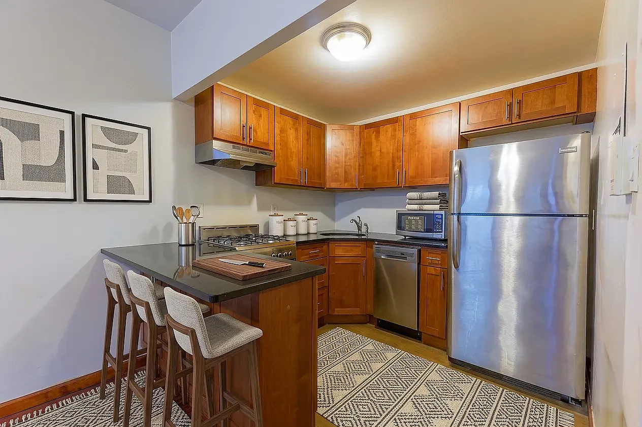 577 Warren Street — Photo 1