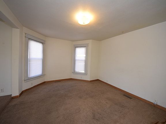4th image of 1032 26th Ave SE