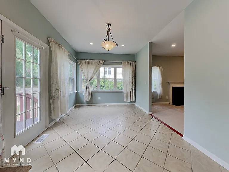 1085 Vauxhall Dr — Photo 6
