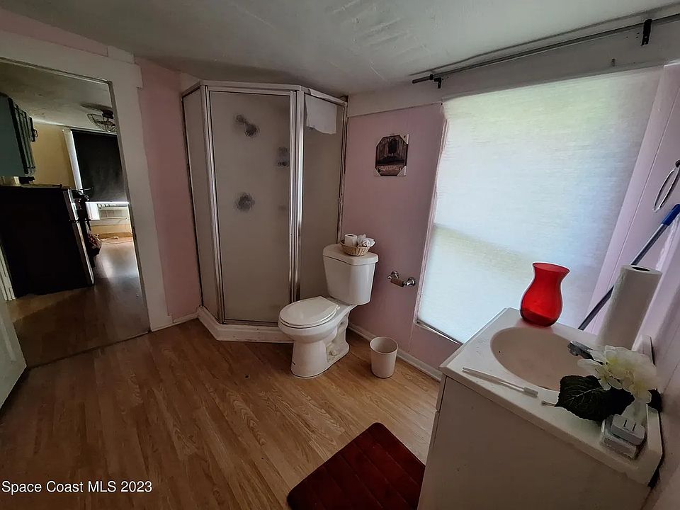 2nd image of 317 Pineda St #1