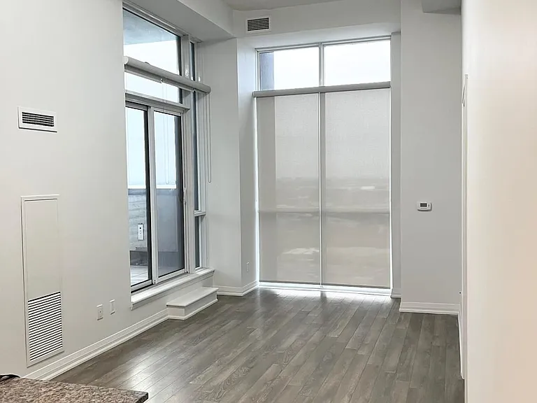 30 Meadowglen Pl #2804 — Photo 7