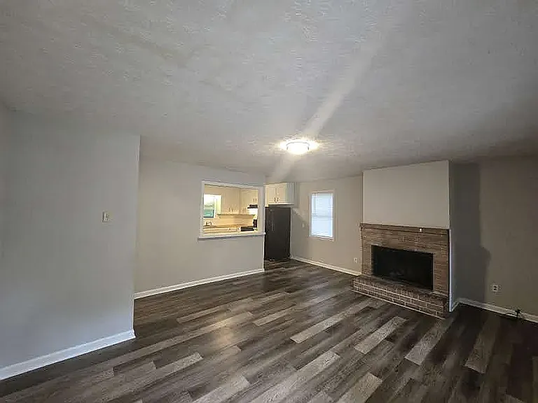 271 E Wright St #8 — Photo 8