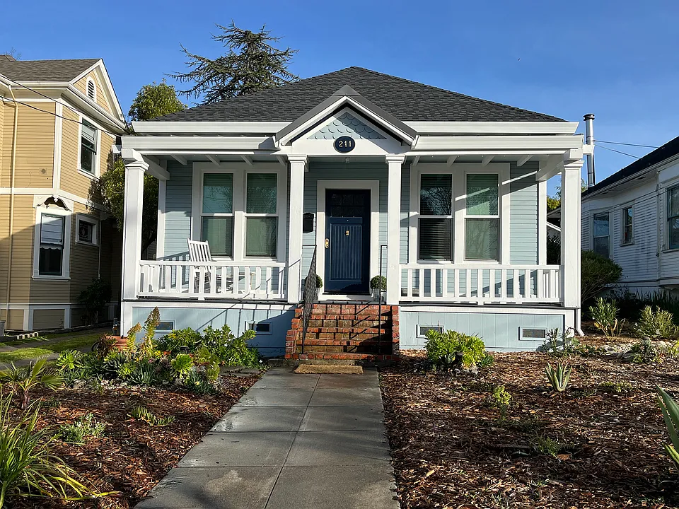 211 Bassett St