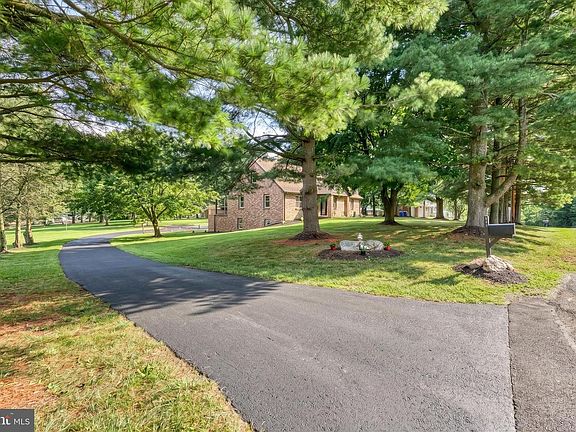4th image of 521 Windy Hill Rd
