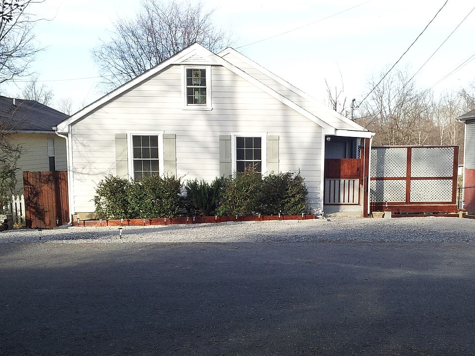 5836 Leslie Ave