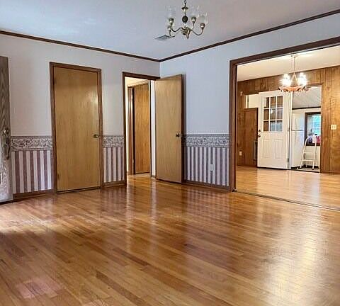 3rd image of 537 McDonald Rd