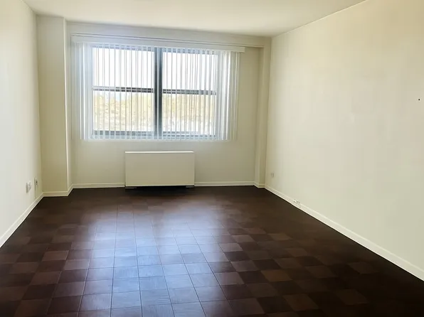 61-20 Grand Cent Parkway image 4 of 11