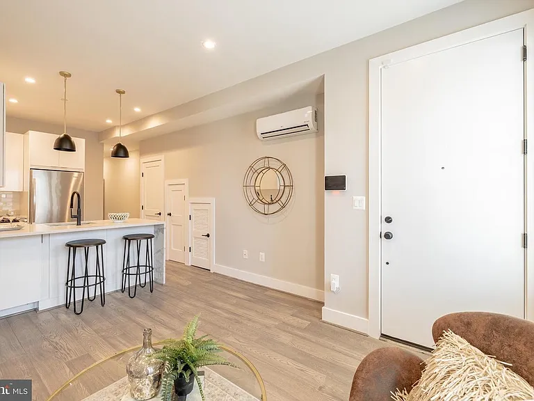 1120 Penn St NE #1 — Photo 3
