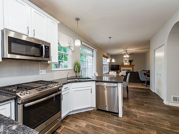 3rd image of 246 Berkshire Ln